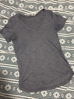 Lululemon Lightweight Classic Women's V-Neck Tee - Gray